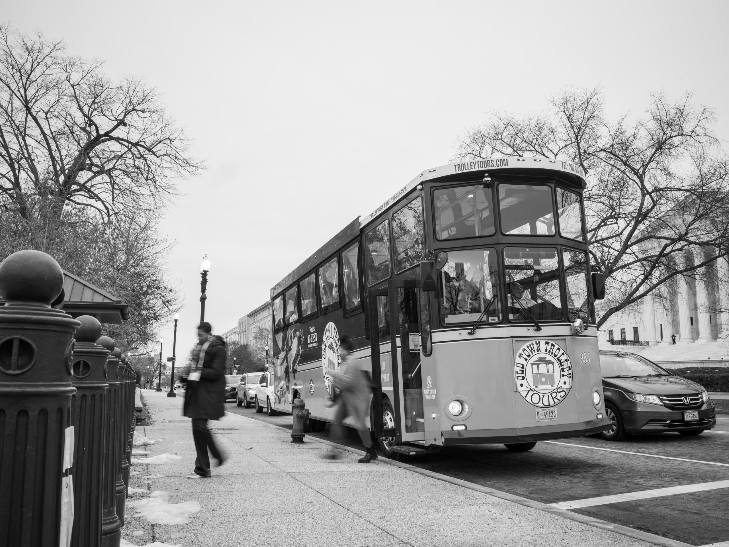 B&w street and bus, the city before the room.