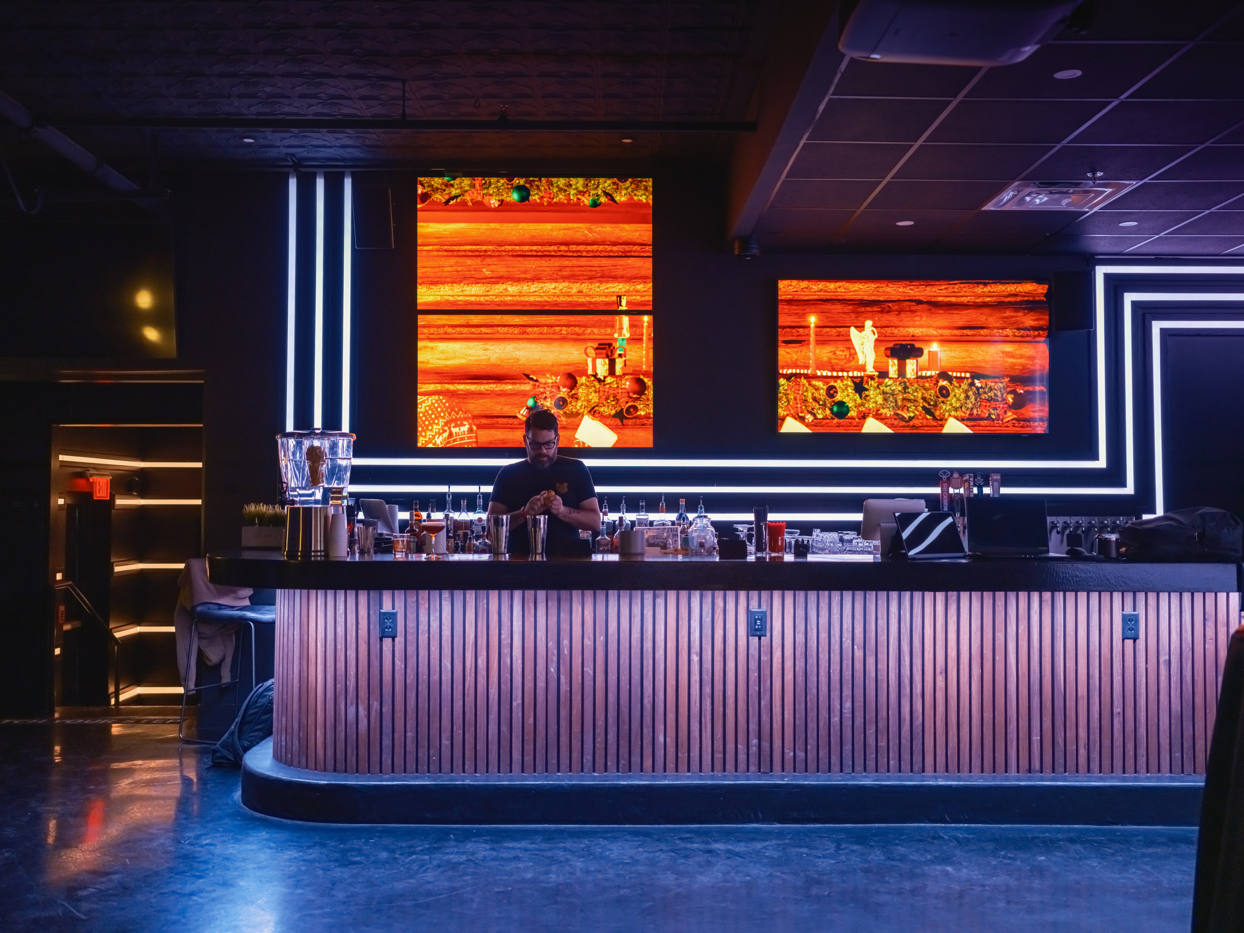 Neon bar, orange and cyan, empty and graphic.